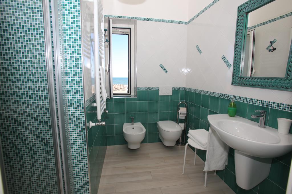Le Nereidi Beb Bed and Breakfast Margherita Di Savoia Værelse billede